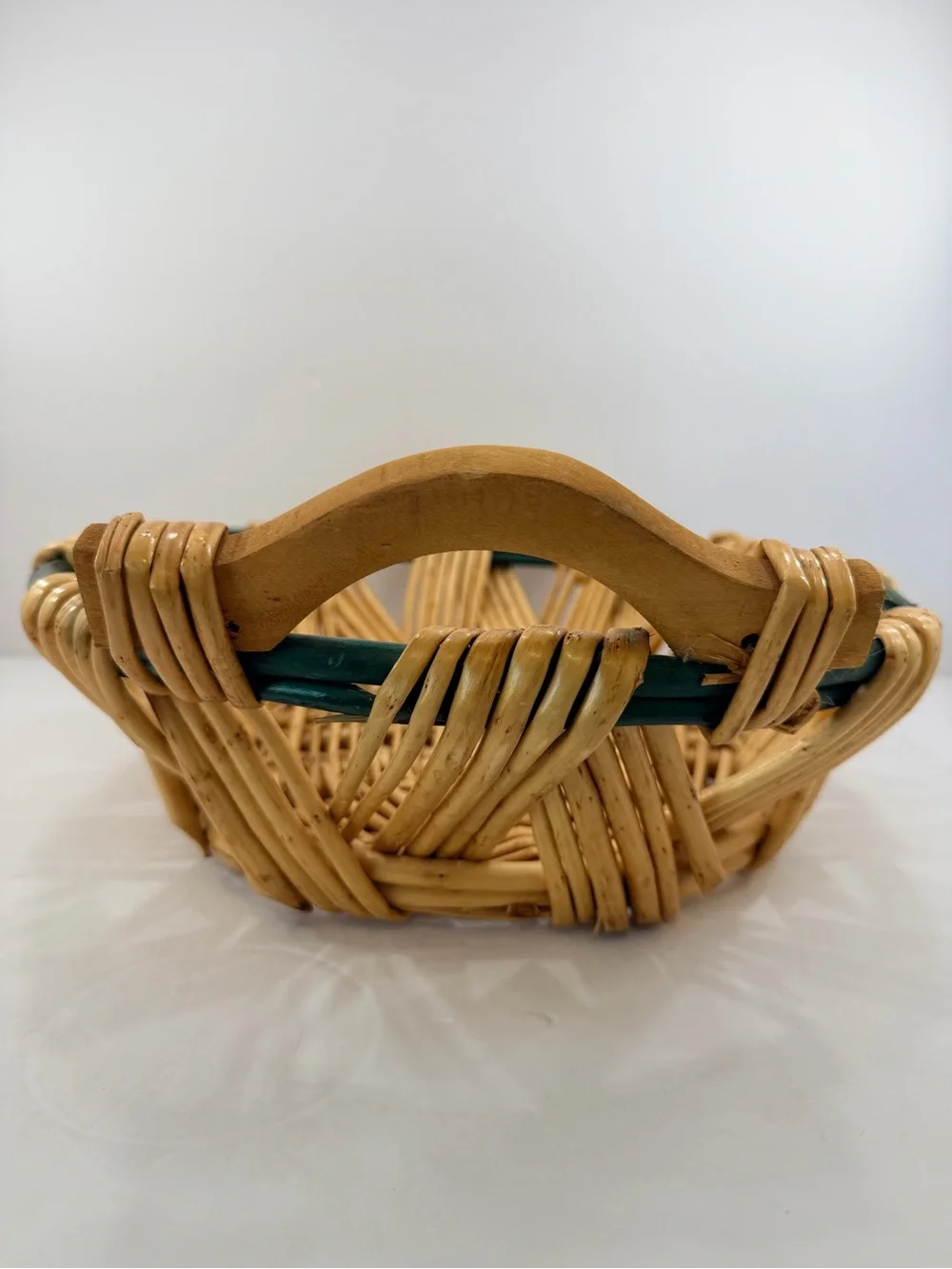 VTG Sunburst Wicker Centerpiece - Large 17